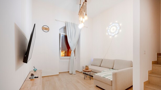 Living area - Apartment 'Dimora Oreste' with Private Terrace, Wi-Fi and Air Conditioning (Bari)