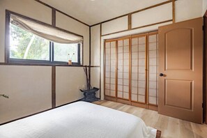 2 bedrooms, iron/ironing board, Internet, bed sheets