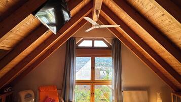 3 bedrooms, desk, iron/ironing board, travel cot