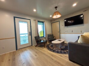 Living area - The Breeze Beachfront Resort (Surfside Beach)