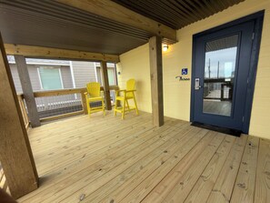 ห้องดีไซน์สวีท, อุปกรณ์ช่วยการเคลื่อนไหว, วิวทะเล | ลานระเบียง/นอกชาน