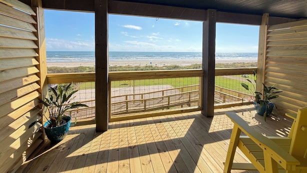 A wooden deck with a view of the beach. - The Breeze Beachfront Resort (Surfside Beach)