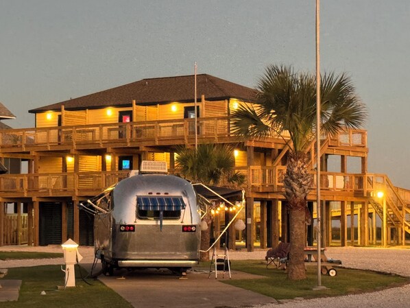 Exterior - The Breeze Beachfront Resort (Surfside Beach)