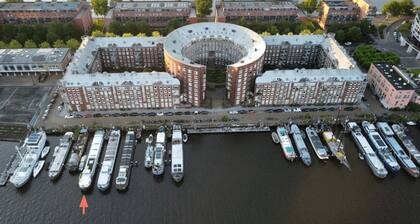 Boat suite - A Unique Houseboat Stay - Amsterdam BB