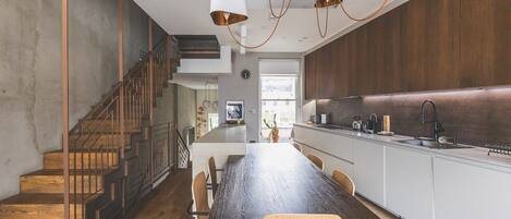 Fridge, microwave, dishwasher, coffee/tea maker