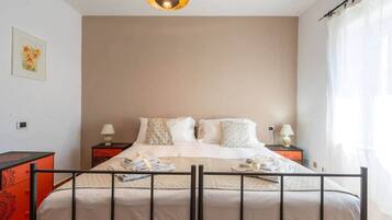 Bügeleisen/Bügelbrett, kostenloses WLAN, Bettwäsche