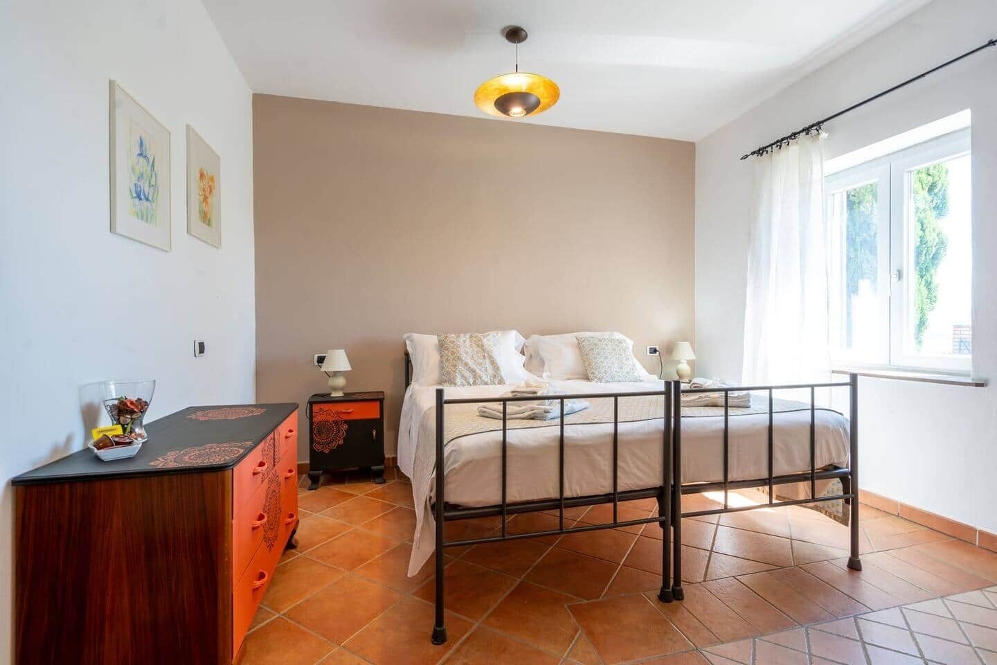 1 chambre, fer et planche à repasser, Wi-Fi gratuit, draps fournis