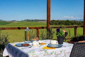 تناول الطعام بالخارج