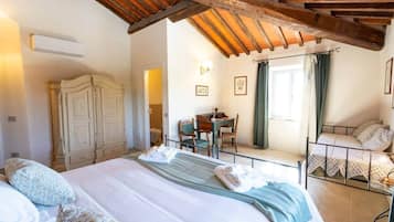 1 bedroom, desk, iron/ironing board, free WiFi