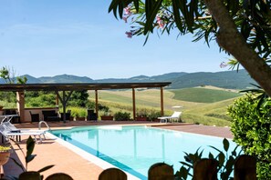 Outdoor pool - Poderino il Sole - Alloro Room (Lajatico)