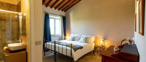 Schreibtisch, Bügeleisen/Bügelbrett, kostenloses WLAN, Bettwäsche