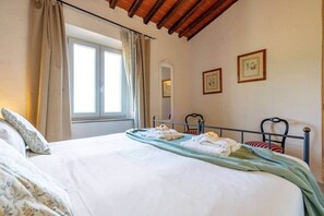 Schreibtisch, Bügeleisen/Bügelbrett, kostenloses WLAN, Bettwäsche