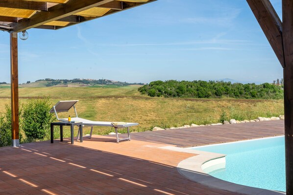 حمّام سباحة خارجي