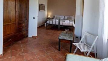 Bügeleisen/Bügelbrett, kostenloses WLAN, Bettwäsche