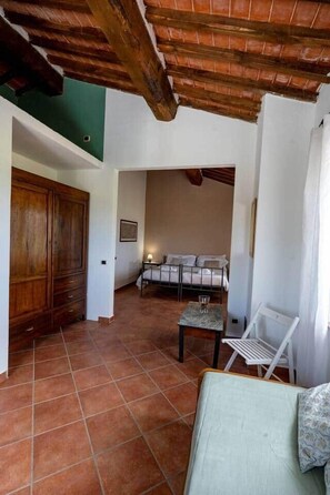 アイロン / アイロン台、WiFi (無料)、ベッドシーツ