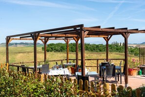 Outdoor dining - Poderino il Sole - Camera Grano (Lajatico)