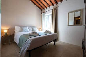 1 bedroom, iron/ironing board, free WiFi, bed sheets - Poderino Sole, Camera Salvia (Lajatico)