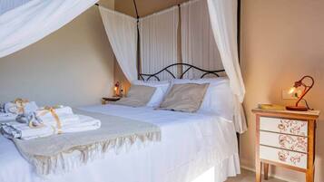 Bureau, fer et planche Ă repasser, Wi-Fi gratuit, draps fournis