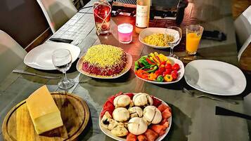 Apartment, Parkblick | Essbereich im Zimmer