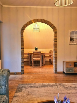 Apartment | Essbereich im Zimmer
