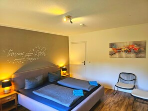 Desk, laptop workspace, free WiFi, bed sheets - Selker Noor Apartments - Naturpark (Selk)