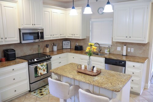 Spacious Denham Springs Getaway – Near Shopping, Dining & LSU!