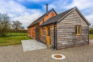 Exterior - Johnsons Smallholding (Whitchurch)