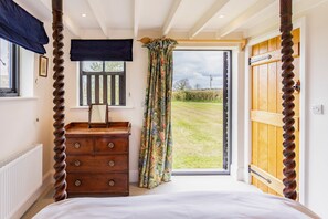 2 bedrooms, individually decorated, individually furnished, free WiFi