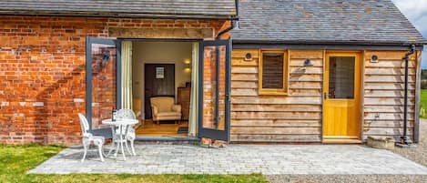 รับประทานอาหารกลางแจ้ง