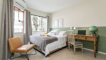 2 quartos, acesso à internet, roupa de cama