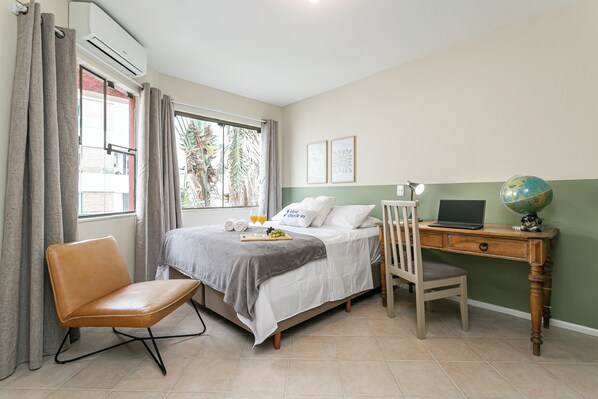 2 bedrooms, internet, bed sheets