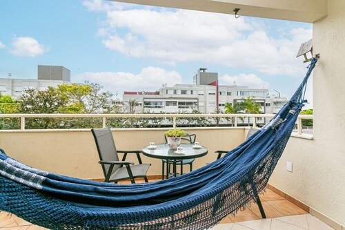 1 minute walk to the beach with views and peace