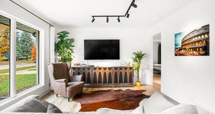 New Home 5 min to OHare Airport. Fiber/WiFi Private Yard Private Driveway Grill.