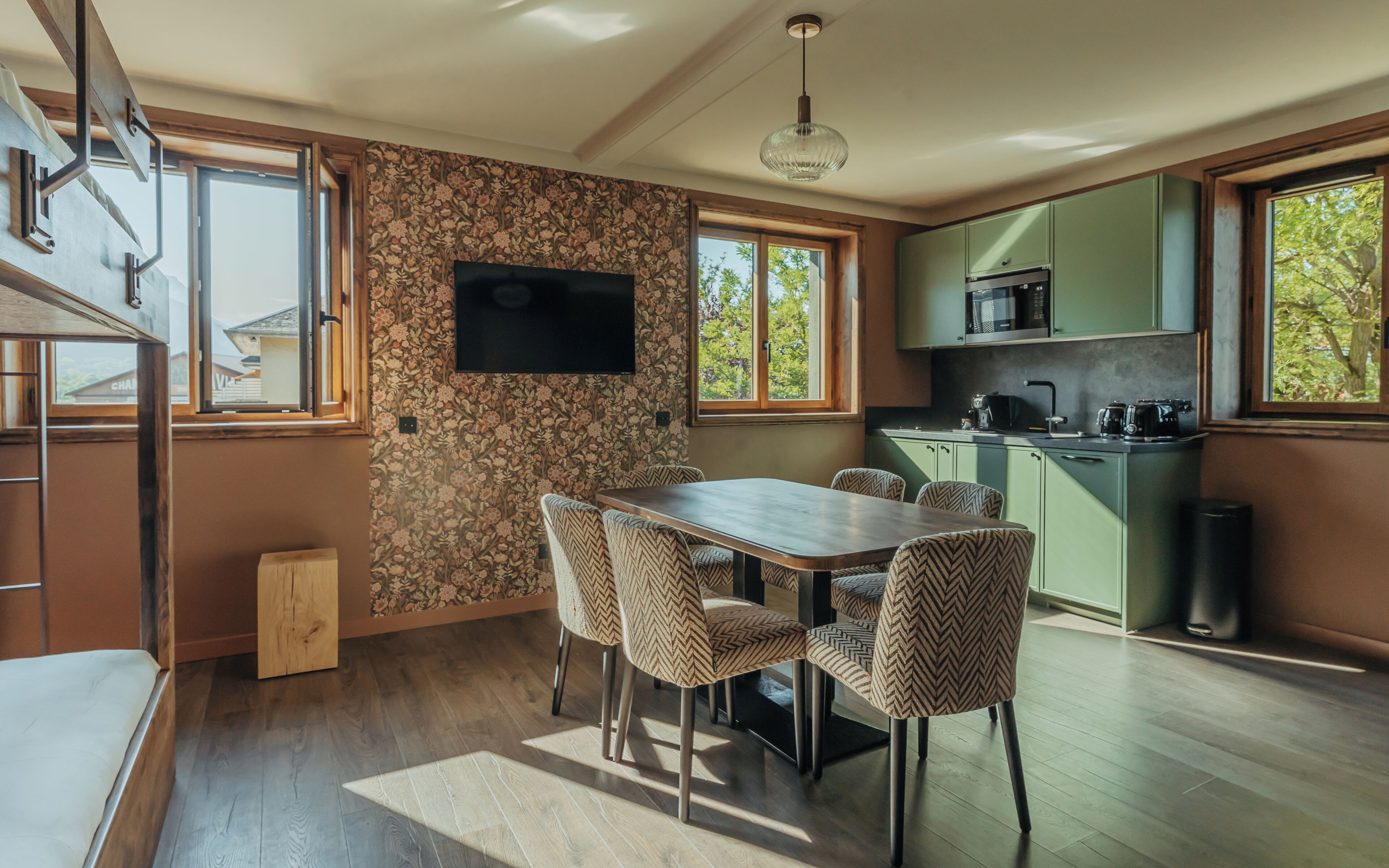 Lägenhet Deluxe | Sängtillbehör av högsta kvalitet, memory foam-madrasser och skrivbord