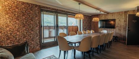 Máquina de café espresso y cafetera o tetera