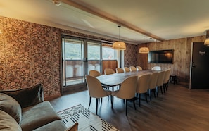 Espresso maker, coffee/tea maker