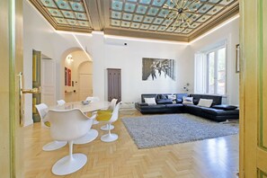 Apartment | Living room - Spacious Prati Apartment for Families (Rome)