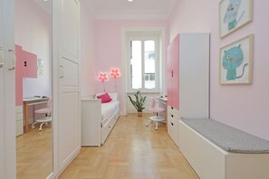 Leilighet | 4 soverom, strykejern/-brett og sengetøy