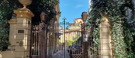 Apartment | Reception