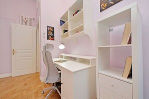 Huoneisto | 4 makuuhuonetta, silitysrauta/-lauta, vuodevaatteet