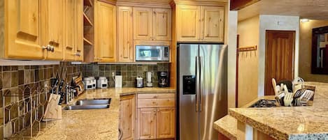 Frigorífic, microones, forn i placa de cuina