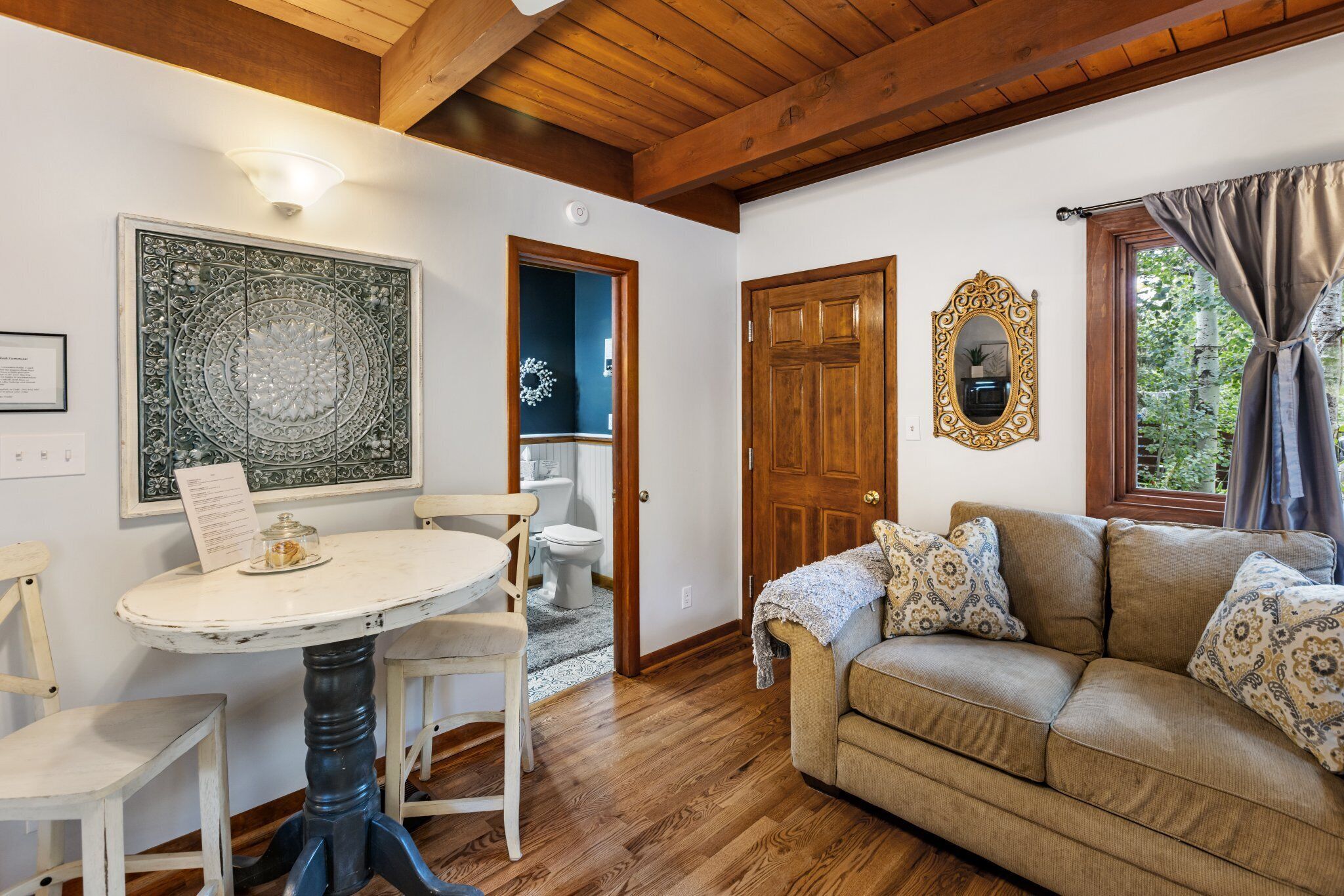 Smart TV, DVD player, books