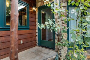 تفاصيل الفندق من الخارج