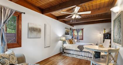 Charming Private Mountain Haven with Hot Tub! Eco-Friendly!