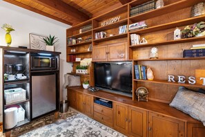 Interior - Charming Private Mountain Haven; Eco-Friendly! (Cascade-Chipita Park)