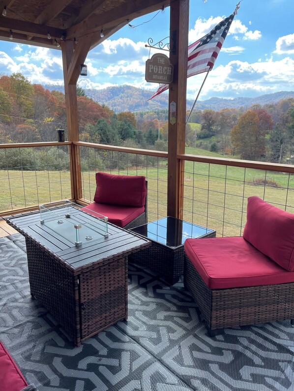 Property grounds - Beautiful 4 Bedroom Mountain Getaway!!! Amazing Mountain Views !!! (Mouth of Wilson)