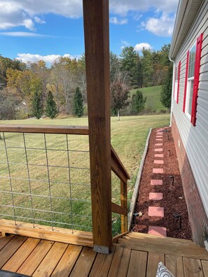 Property grounds - Beautiful 4 Bedroom Mountain Getaway!!! Amazing Mountain Views !!! (Mouth of Wilson)