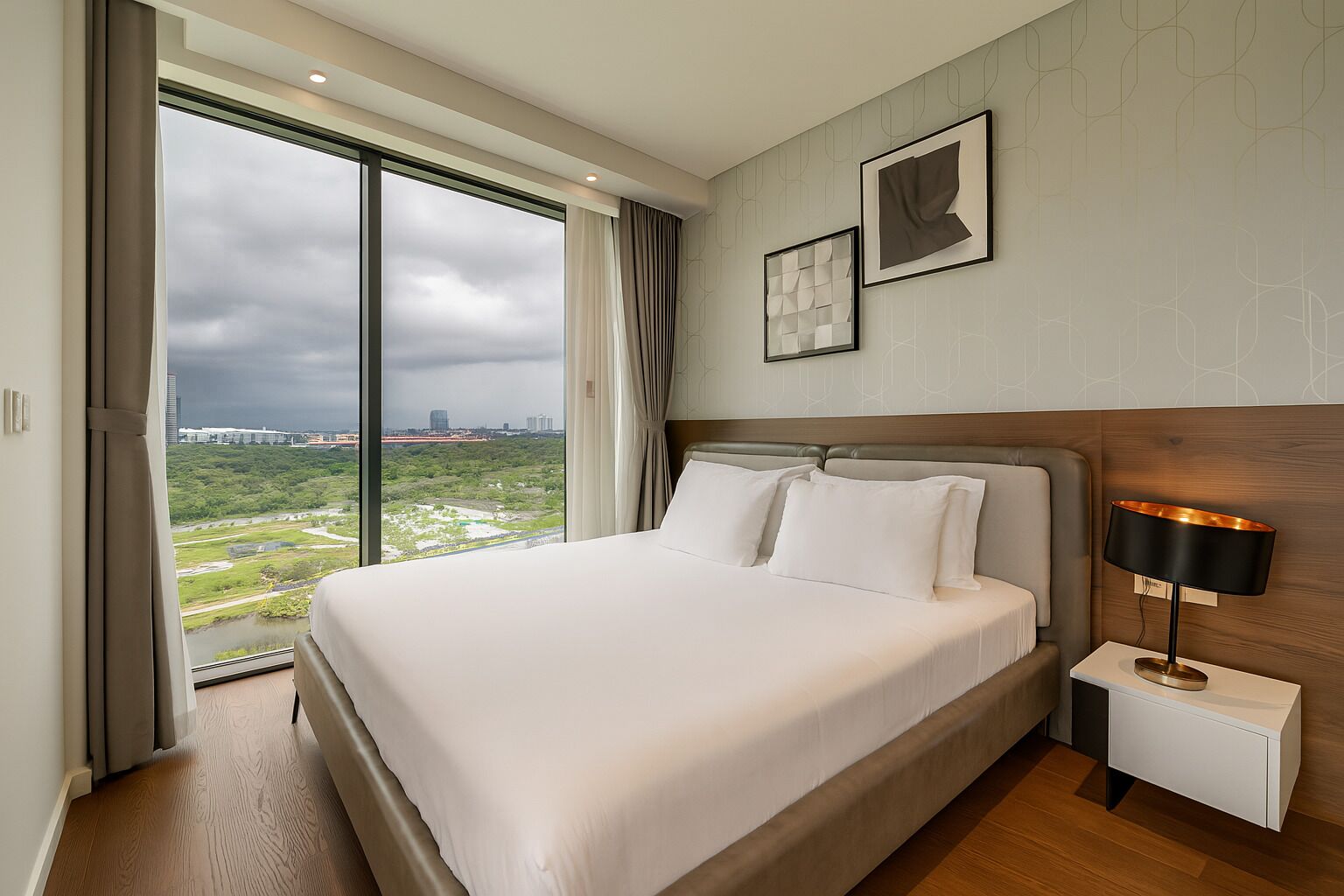 Appartement « Premier », 2 chambres, balcon, vue ville | Literie hypoallergénique, minibar, décoration personnalisée