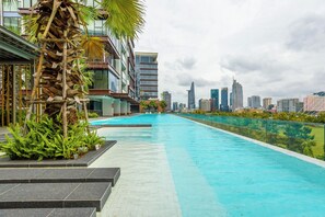Outdoor pool - Luxury URBAN Metropole Riverside (Thanh pho Ho Chi Minh)