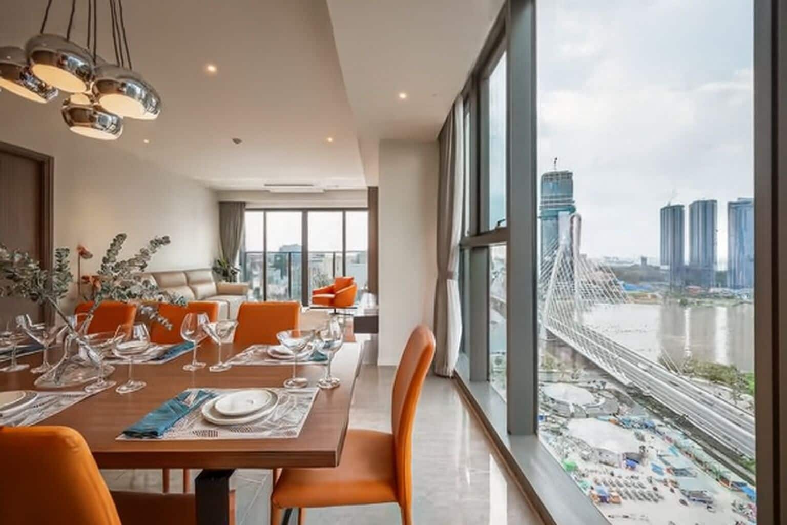 Premium-Apartment, 3 Schlafzimmer, Balkon, Stadtblick | Allergikerbettwaren, Minibar, individuell dekoriert